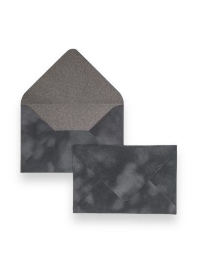 Конверт оксамитовий. Колір Anthracite. Розмір 11х16.4 см.