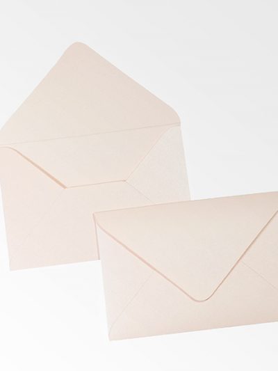 Конверт перламутровий. Колір Peach. Розмір 11х16.4 см.