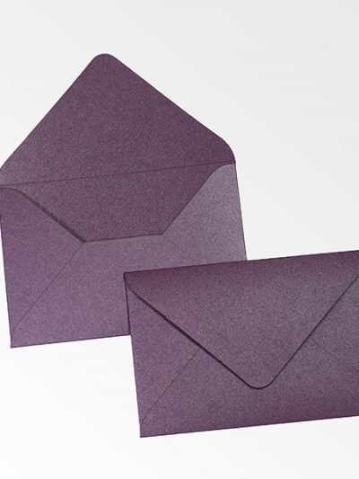 Конверт перламутровий. Колір Plum. Розмір 11х16.4 см.