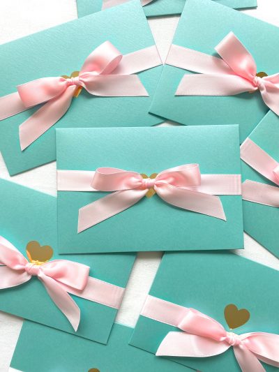 Конверт перламутровий з бантиком та тисненням серця для А6