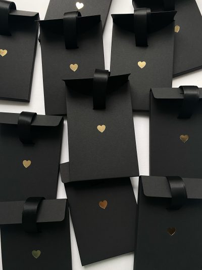 Конверт для фото. Колір Black. Розмір 10.5х15.5х1 см. з тисненням міні серця