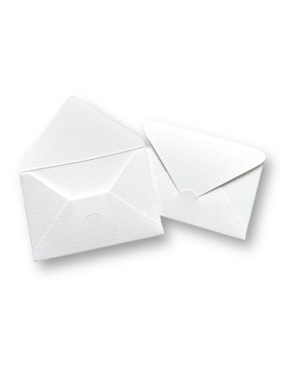 Конверт матовий з розрізом для закриття. Колір Friable White. Розмір міні 10х7 см.