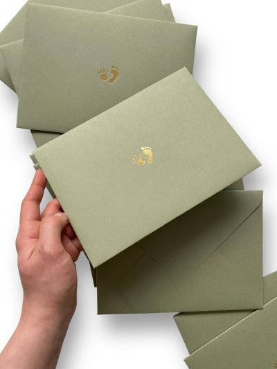 Конверт Оливка для А5 формату з тисненням ручки та ніжки