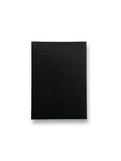 Конверт матовий. Форма фігурна прямокутна кишенька. Колір Black . Розмір 11х15.5 см.