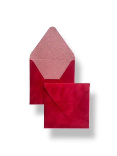 Конверт оксамитовий квадратний. Колір Red Peony. Розмір 13.5х13.5 см.