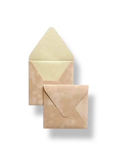 Конверт оксамитовий квадратний. Колір Latte. Розмір 13.5х13.5 см.