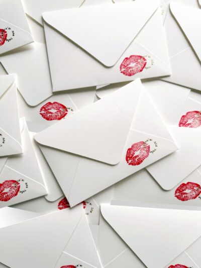 Конверт білий. Поцілунок. З тисненням, для А6