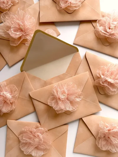 Конверт оксамитовий манго, з квіткою, для А6.