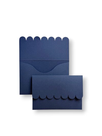 Конверт матовий. Форма кучері. Колір Zafiro. Розмір 11.5х16.5 см.