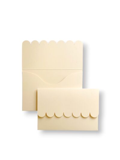 Конверт матовий. Форма кучері. Колір Clariana crema. Розмір 11.5х16.5 см.