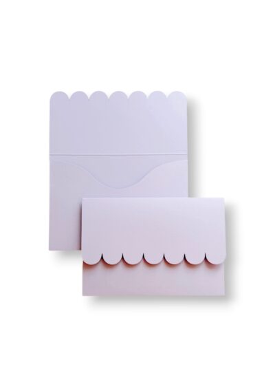 Конверт матовий. Форма кучері. Колір Lila. Розмір 11.5х16.5 см.