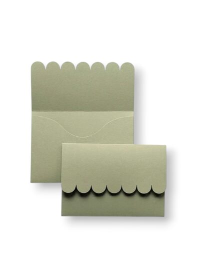 Конверт матовий. Форма кучері. Колір Olive. Розмір 11.5х16.5 см.