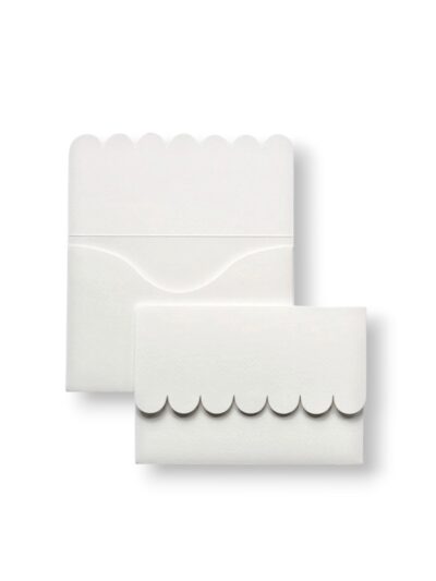 Конверт матовий. Форма кучері. Колір Friable White з фактурою. Розмір 11.5х16.5 см.