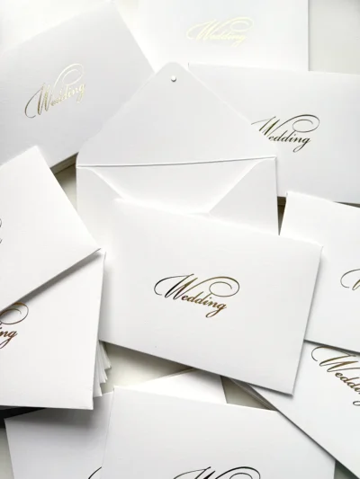 Конверт білий матовий з тисненням wedding для А6 з магнітом